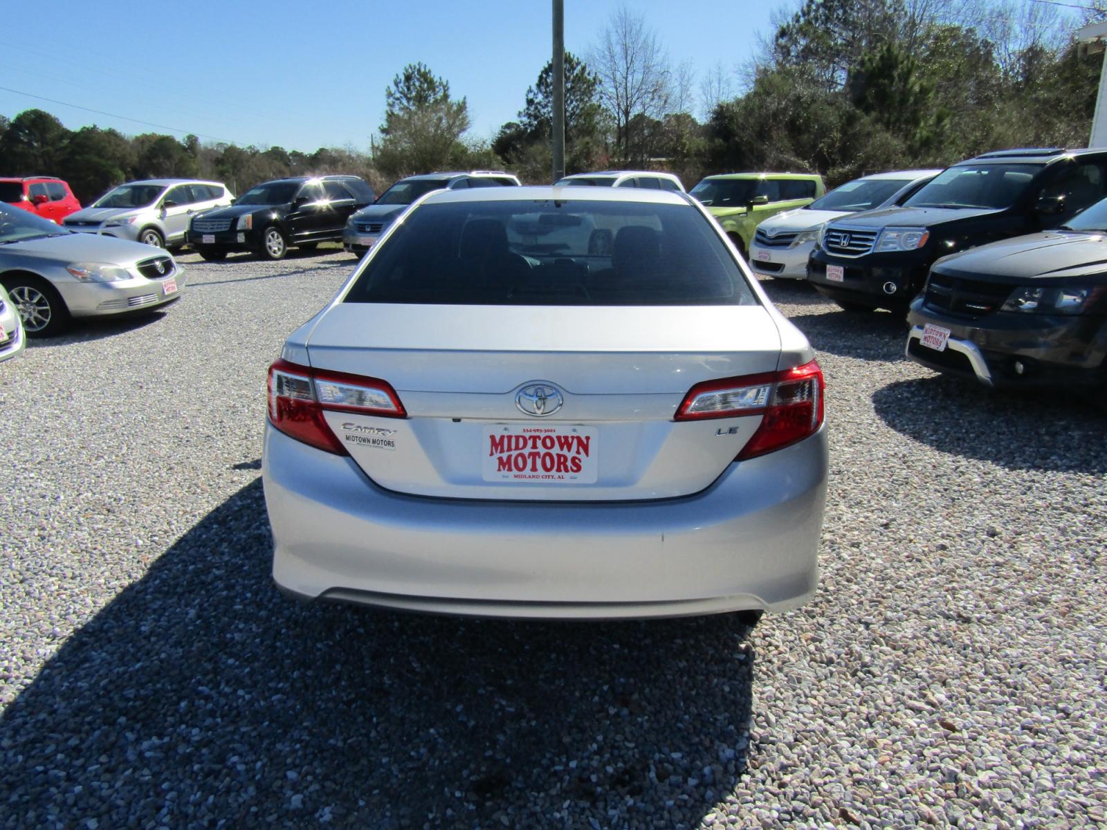 2014 Silver /Gray Toyota Camry LE (4T4BF1FK9ER) , Automatic transmission, located at 15016 S Hwy 231, Midland City, AL, 36350, (334) 983-3001, 31.306210, -85.495277 - Photo #6